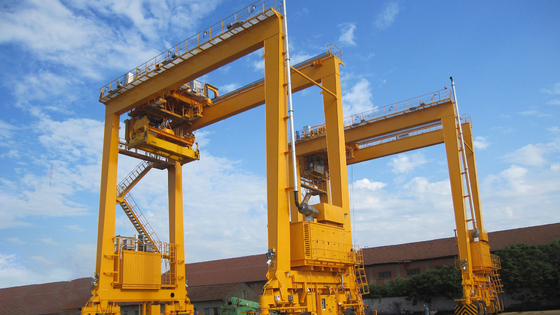 المطاط Tyred Container Gantry Crane 50t Seaport لرفع 20/40 قدم